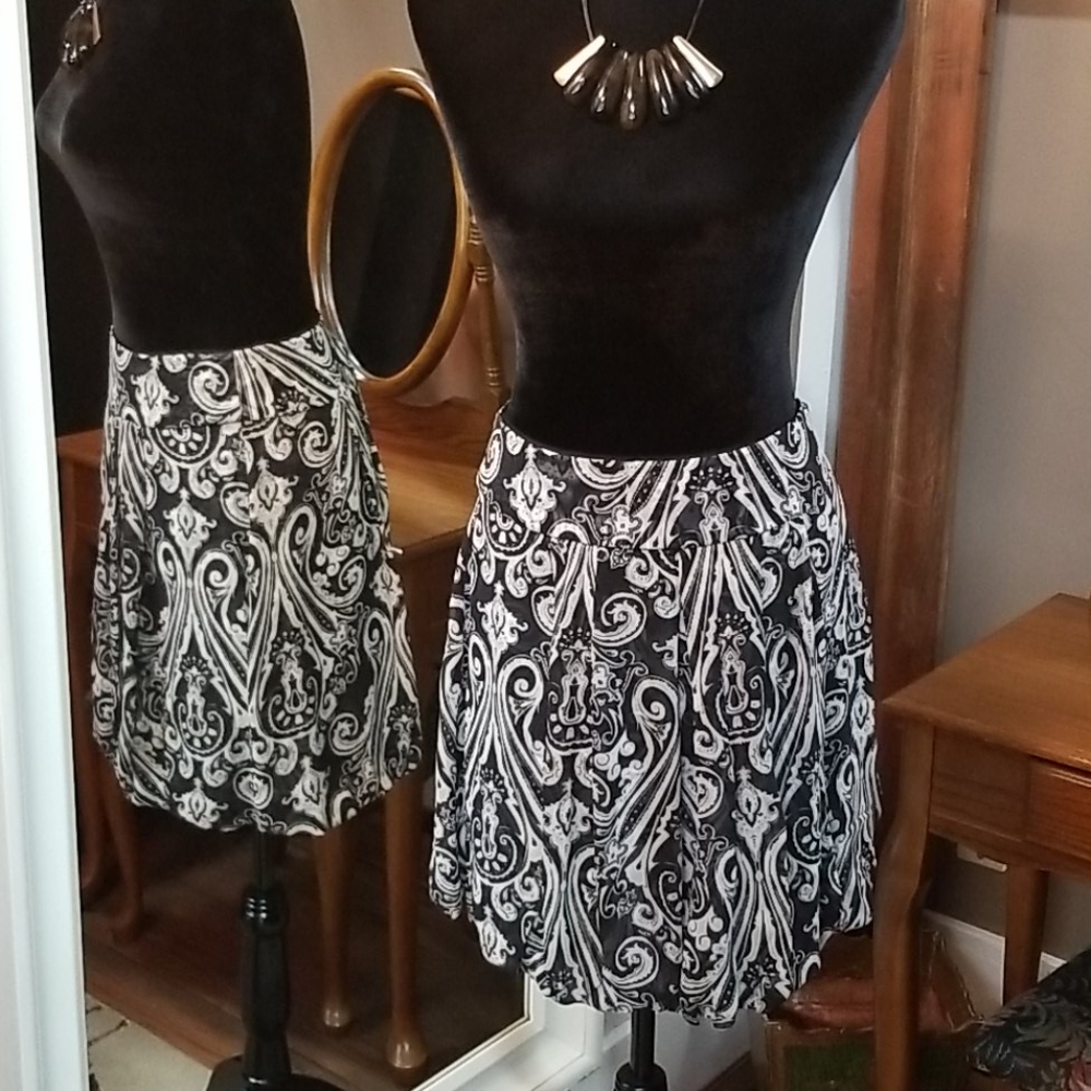 White house black market skirt mini size 4